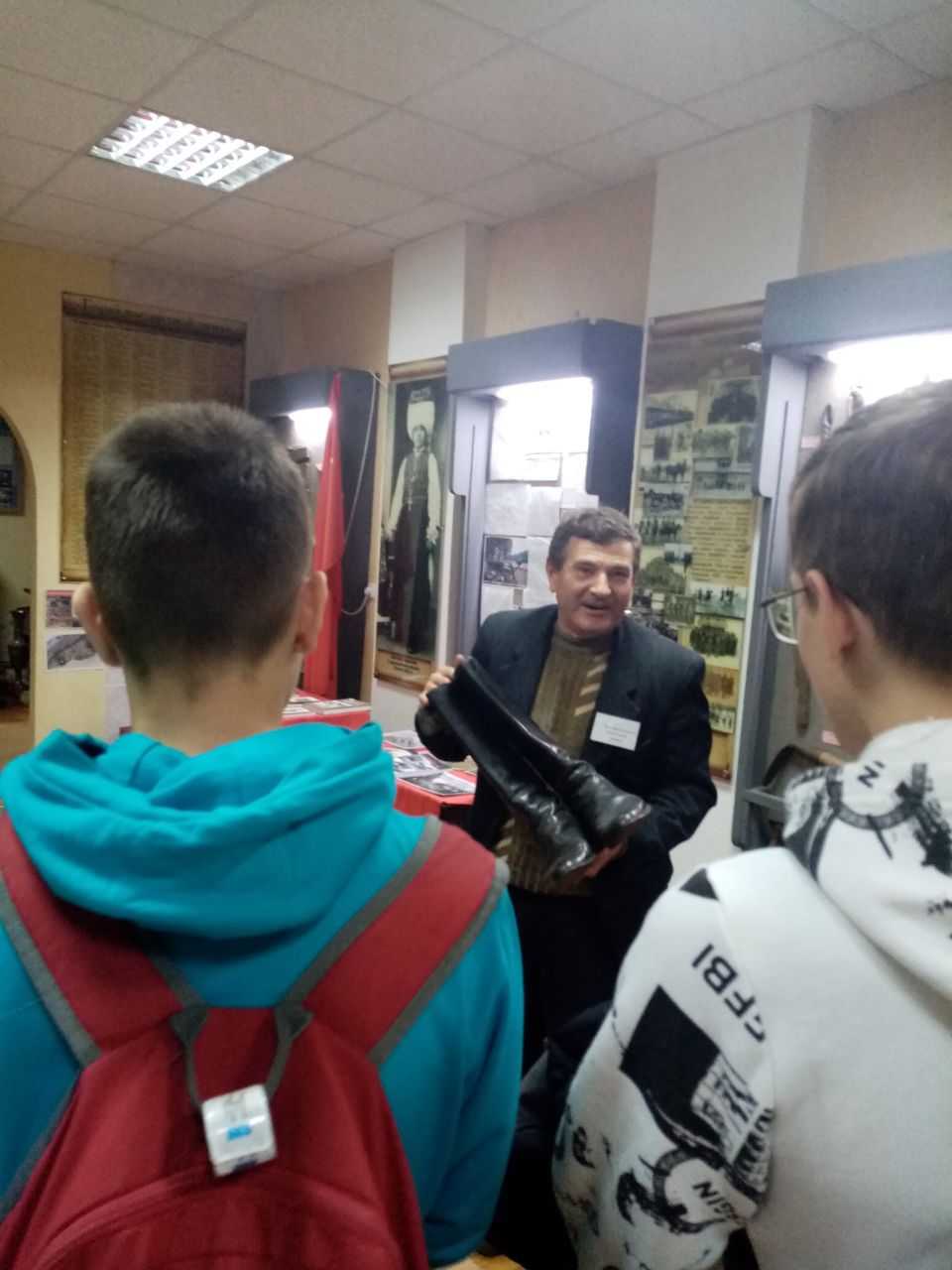 Экскурсия в музей истории Давид - Городка. Фото 2.